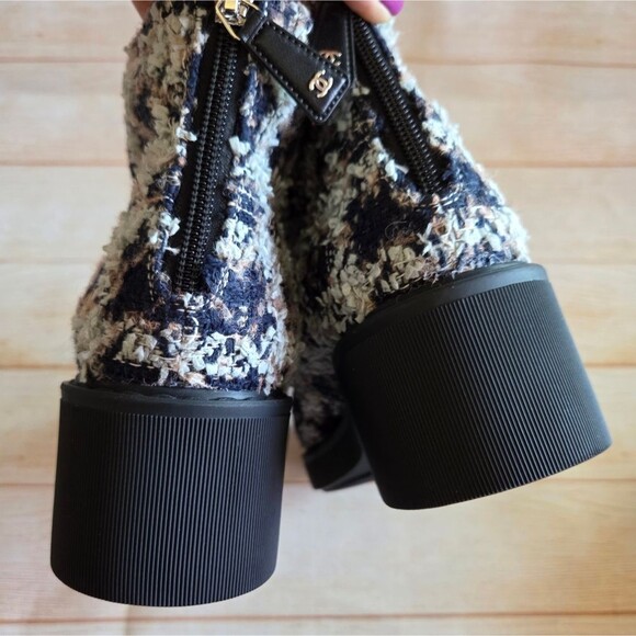 Chanel Tweed Calfskin Pearl Combat Short Ankle Boots Chunky Heel Size 42 - Picture 14 of 16